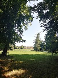 pohľad z parku na kaštieľ