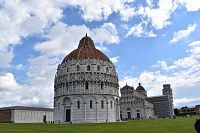 Námestie zázrakov - kazateľnica, chrám a šikmá veža