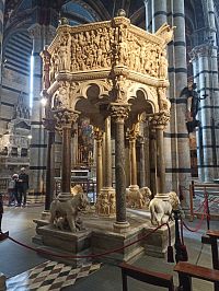 kazateľnica od Nicola Pisana a jeho žiakov