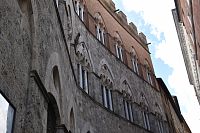 časť paláca - pohľad z ulice Via di Cittá