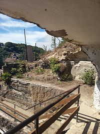 pohľad z poschodia, nechýba malá záhradka