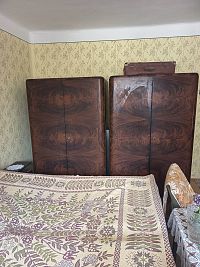 zariadenie spálne v modrom dome