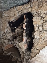 druhá strana pece , po rekonštrukcii združenie Nový dvor počíta, že sa tu bude piecť chlieb