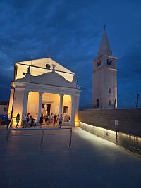 nočné osvetlenie kostolíka