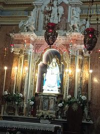 oltár s Madonou s dieťaťom