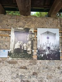 fotografie vystavené na námestí oboznamujúce návštevníka s históriou osláv