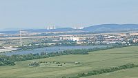 v diaľke atómová elektráreň Mochovce