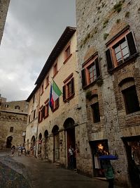 na spiatočnej ceste k autobusu začína pršať