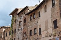 jeden dom so zelenou výzdobou