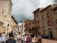 severná a južná strana sa zbiehajú do bodu trojuholníka