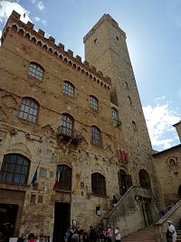 Nová radnica Palazzo Comunale s vežou Torre Grossa