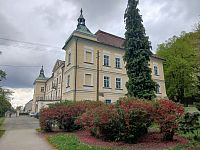 príchod z parku ku zámku
