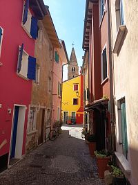 uličky s farebnými domami