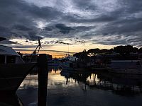 malý prístav v meste