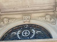 v najvyššej kovanej časti je vidieť písmeno CH (Chotekovci)