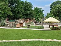 pohľad na areál mini ZOO od reštaurácie