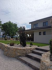 prístup od mini ZOO k reštaurácii