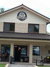 reštaurácia aj s vonkajším posedením