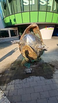 Zrodenie na pešej zóne v Leviciach