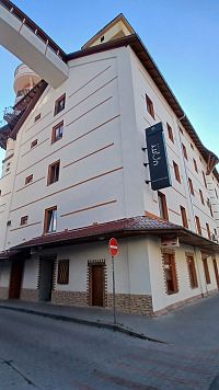 bývalý mlyn, dnes využívaný ako kancelárske priestory