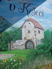 historická zvonica, ktorá zároveň slúžila ako neskororenesančná brána (asi r. 1600) do starého cintorína. Na bráne sa zachovali slnečné hodiny