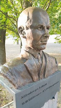 Busta Kálmána Kittenberga, narodený 10.10.1881 v Leviciach