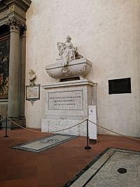 hrob Niccola Machiavelliho (1469-1527) - renesančný politik, spisovateľ, básnik, historik a vojenský teoretik