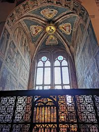 strop v ďalšej kaplnke