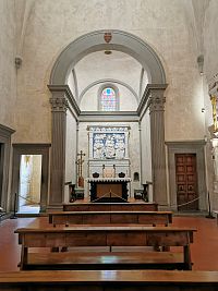 kaplnku Medicejských vybudoval Michelozzo v rokoch 1434-1435. Michelozzo (1396-1472) bol žiakom Ghibertiho, bol talianskym architektom a sochárom