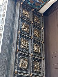 severná brána z 1401-1424 od Lorenza Ghibertiho - motívy z Nového zákona