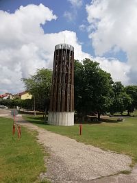 neďaleká rozhľadňa pri Dunaji