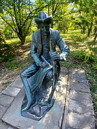 socha Ivana Vladimíroviča Mičurina (1855 - 1935) - botanika, šľachtiteľa a ovocinára