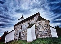 krásny románsky kostolík v Kalinčiakove, dnes mestskej časti Levíc