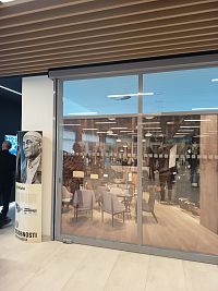 Jiří Kroha - fotografia vľavo