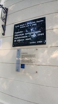 tabuľka upevnená na budovu v roku 1994
