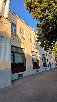 juhozápadná časť budovy