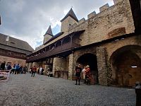 piate hradné nádvorie