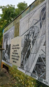 aj posledná strana trafostanice je hotová aj s podpisom umelca