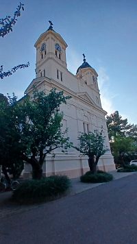 kostol s dvoma vežami postavenými po požiari v roku 1902