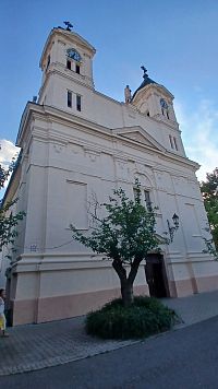 kostol so sochou sv.