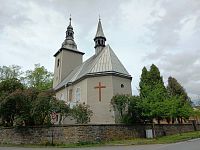 Kostol sv. Martina s kostolnou vežou a malým santkusníkom