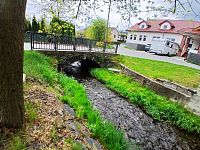 kamenný most cez Jezernický potok