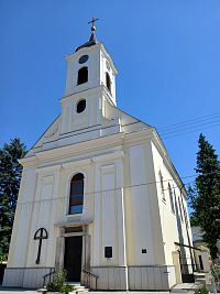 vstupné priečelie kostola