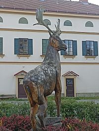 drevená socha jeleňa