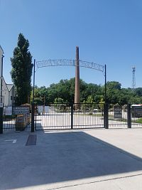 vstupná brána do záhrady s ružami