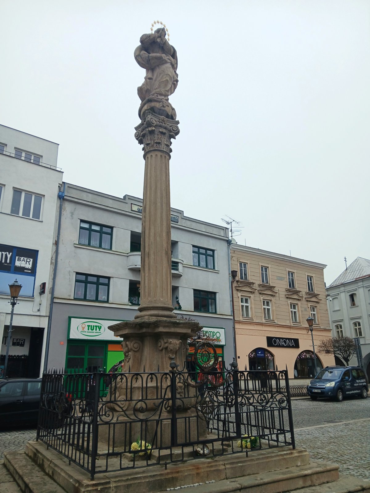 Hranice - Mariánsky stĺp so sochou Panny Márie Immaculaty