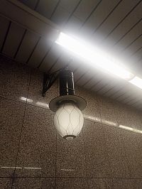Křižíkova oblúková lampa, odhalená v roku 2016 pri vchode do stanice metra Křižíkova