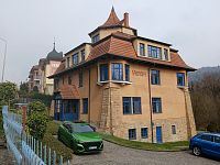 možnosť parkovania pri hoteli