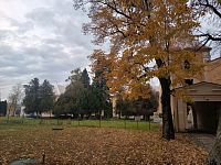 okolo kaštieľa je rozsiahly park