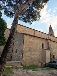 bočná časť kostola